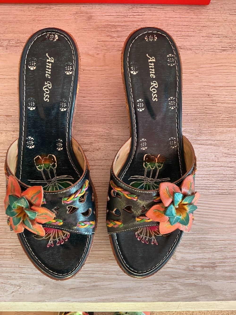 Anne Ross Jemma leather slides with flowers and designs